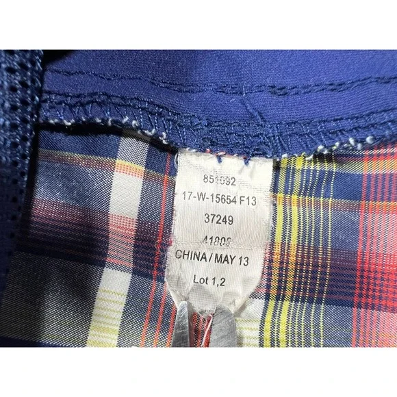 REI Co-op Women's Medium Blue Plaid Button Up Vented Hiking Shirt Roll Tab L/S - Picture 11 of 11